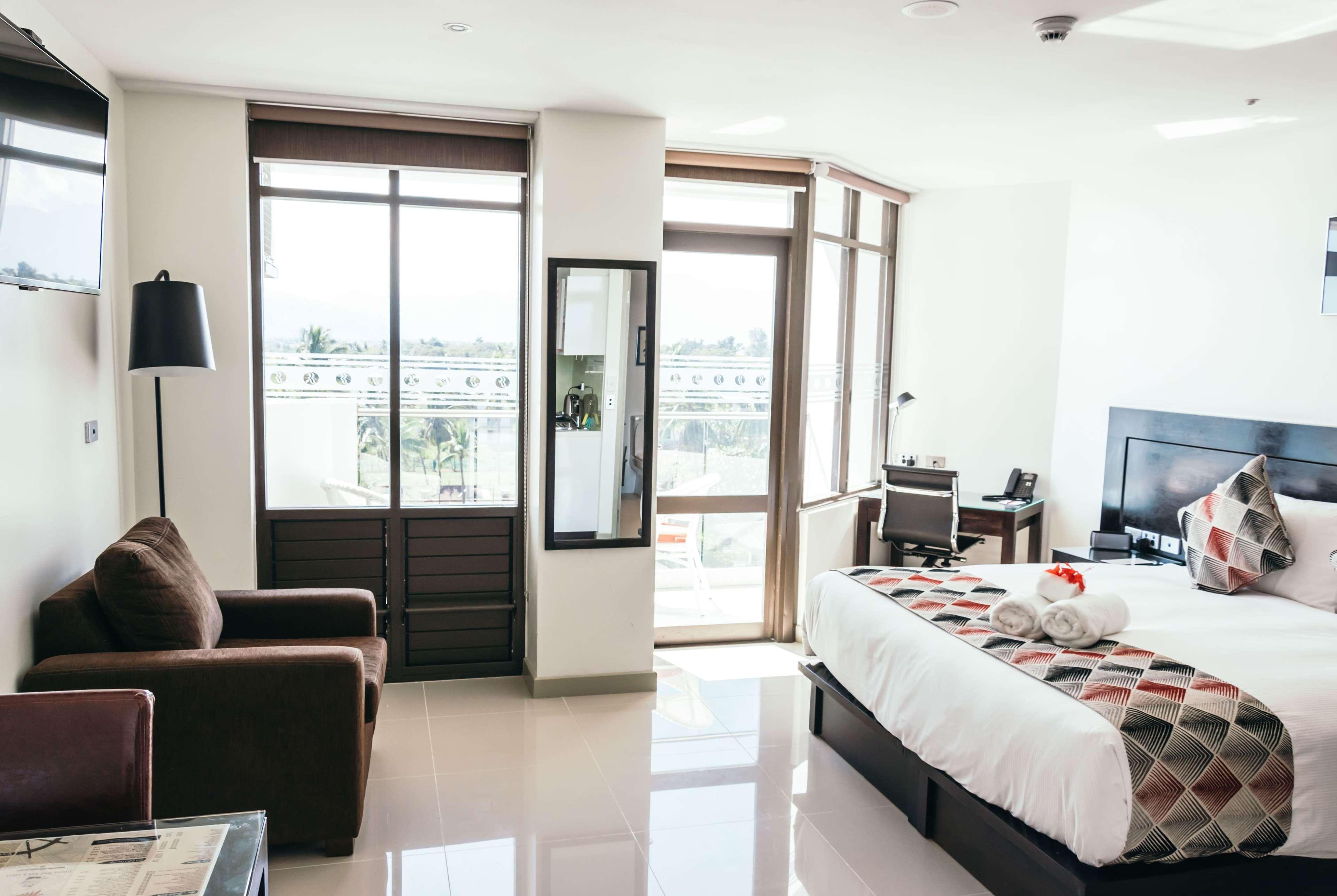 Ramada Suites By Wyndham Wailoaloa Beach Fiji Nadi Esterno foto