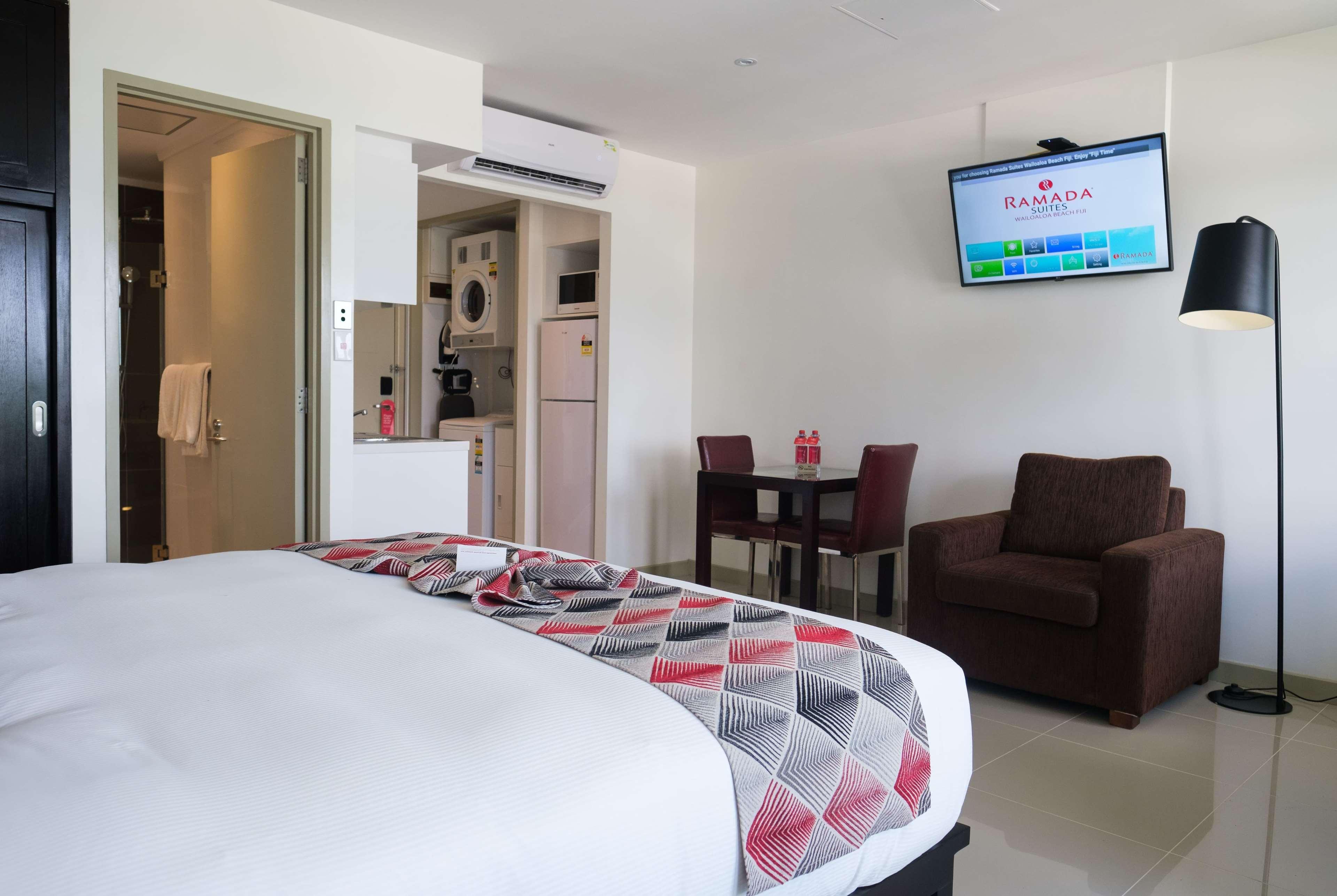 Ramada Suites By Wyndham Wailoaloa Beach Fiji Nadi Esterno foto