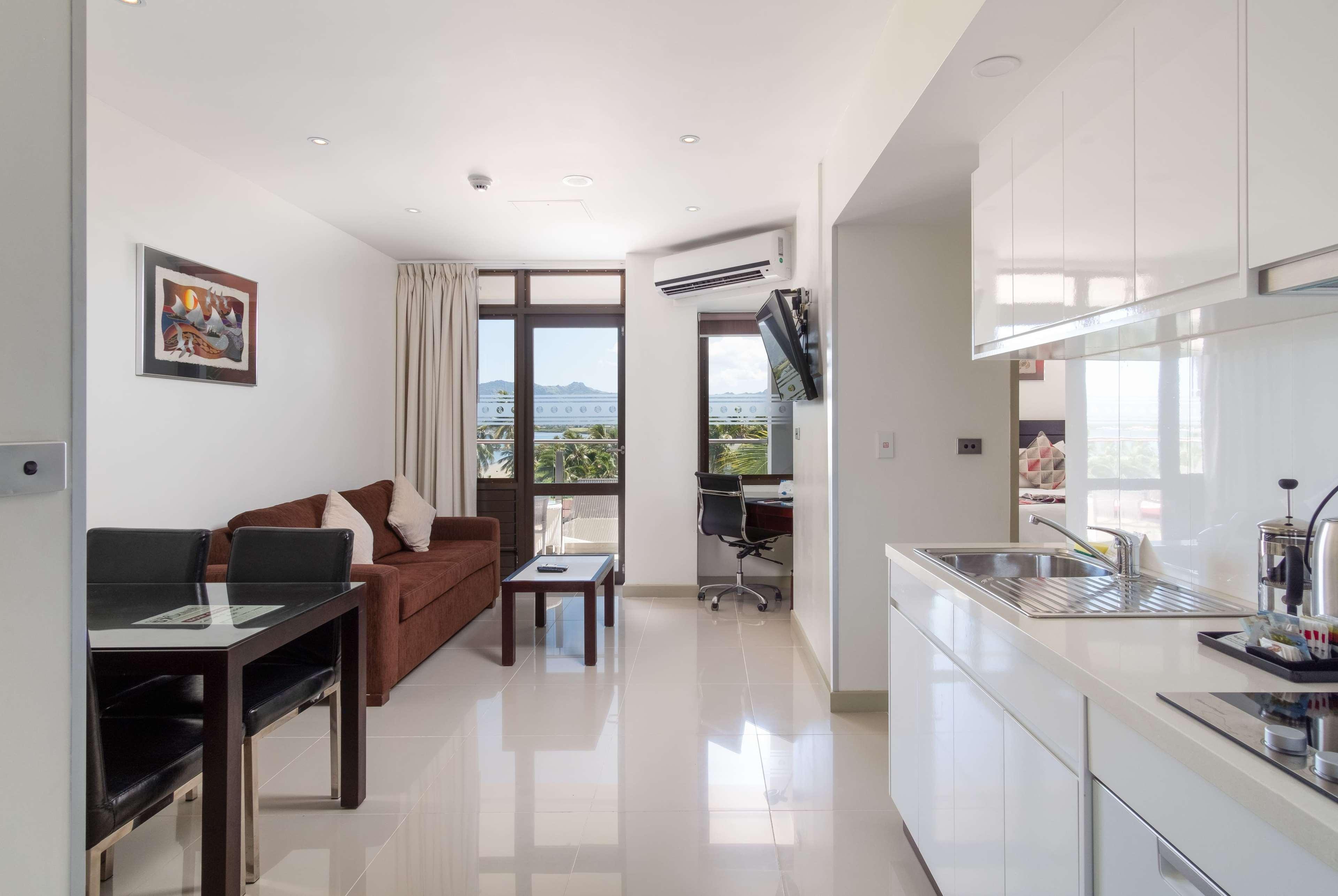 Ramada Suites By Wyndham Wailoaloa Beach Fiji Nadi Esterno foto