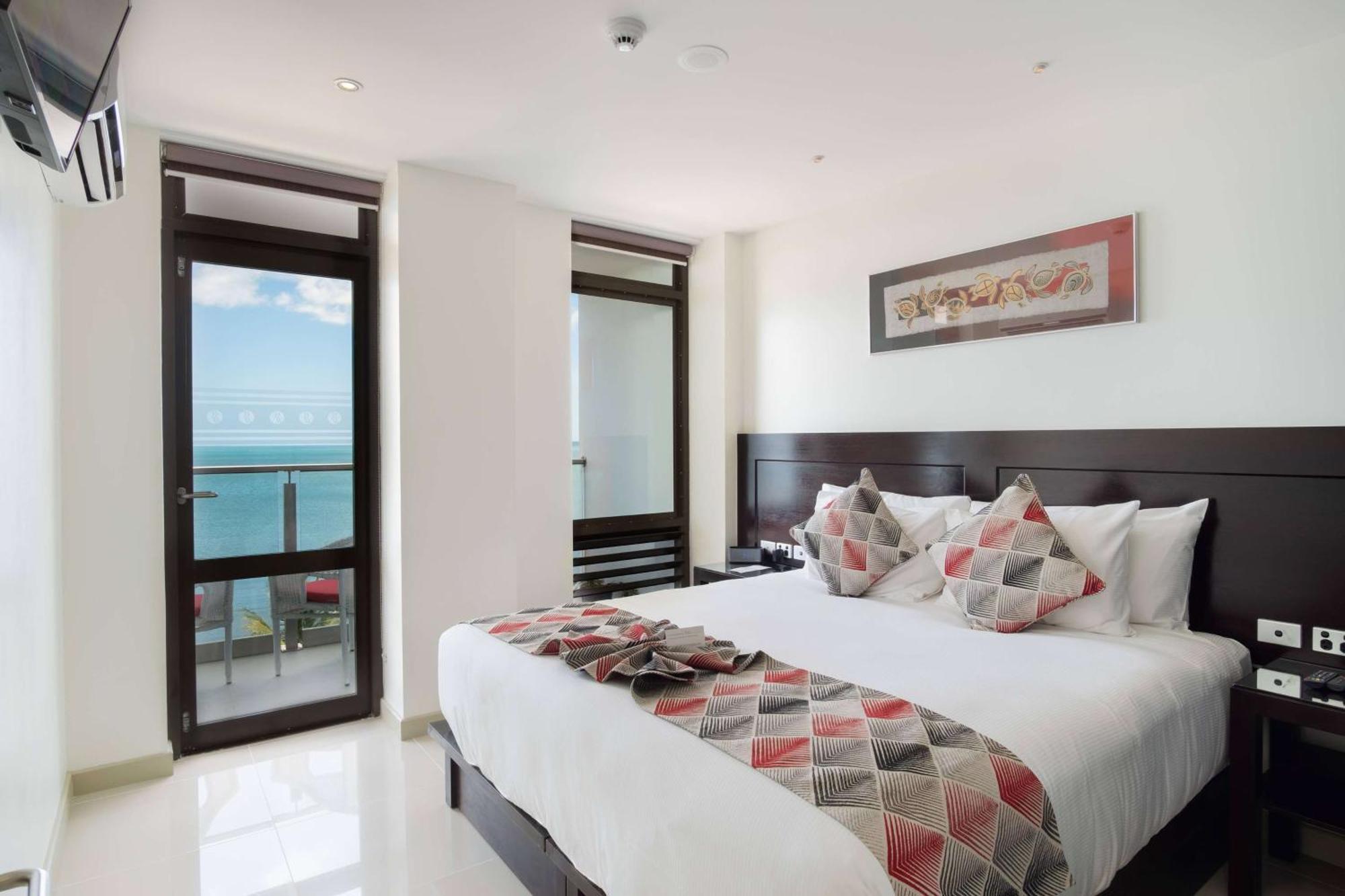 Ramada Suites By Wyndham Wailoaloa Beach Fiji Nadi Esterno foto