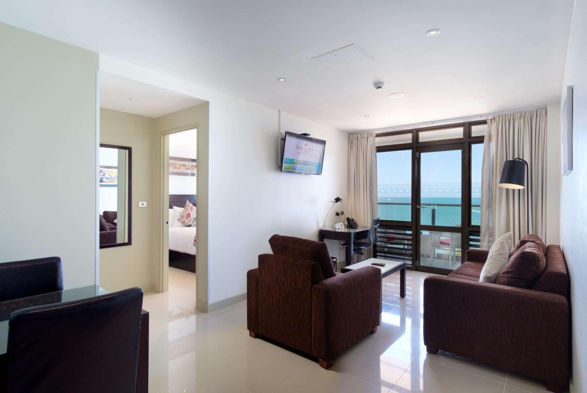 Ramada Suites By Wyndham Wailoaloa Beach Fiji Nadi Esterno foto