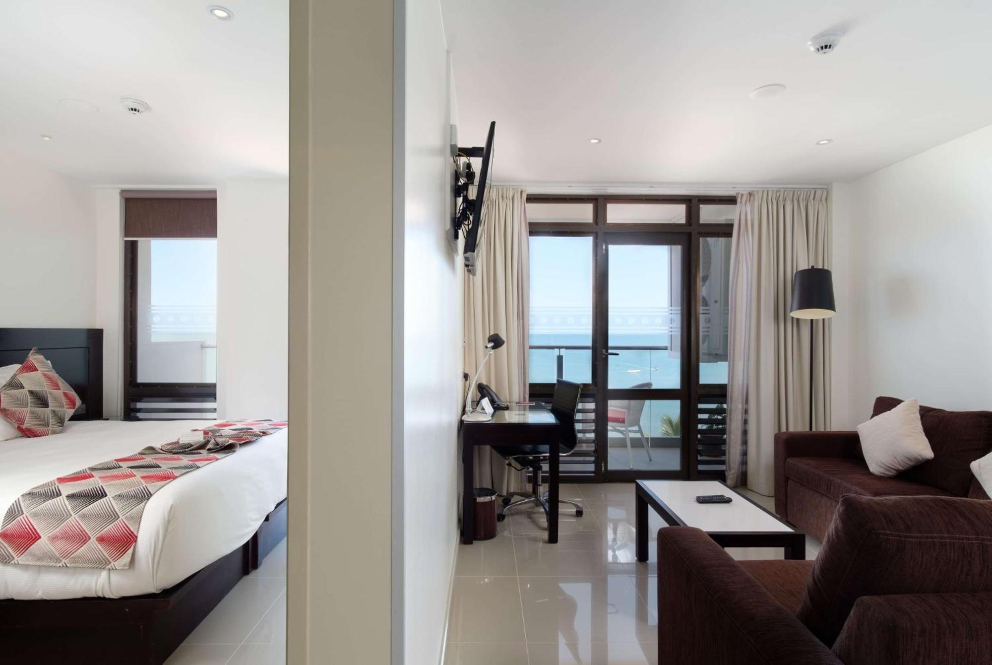 Ramada Suites By Wyndham Wailoaloa Beach Fiji Nadi Esterno foto