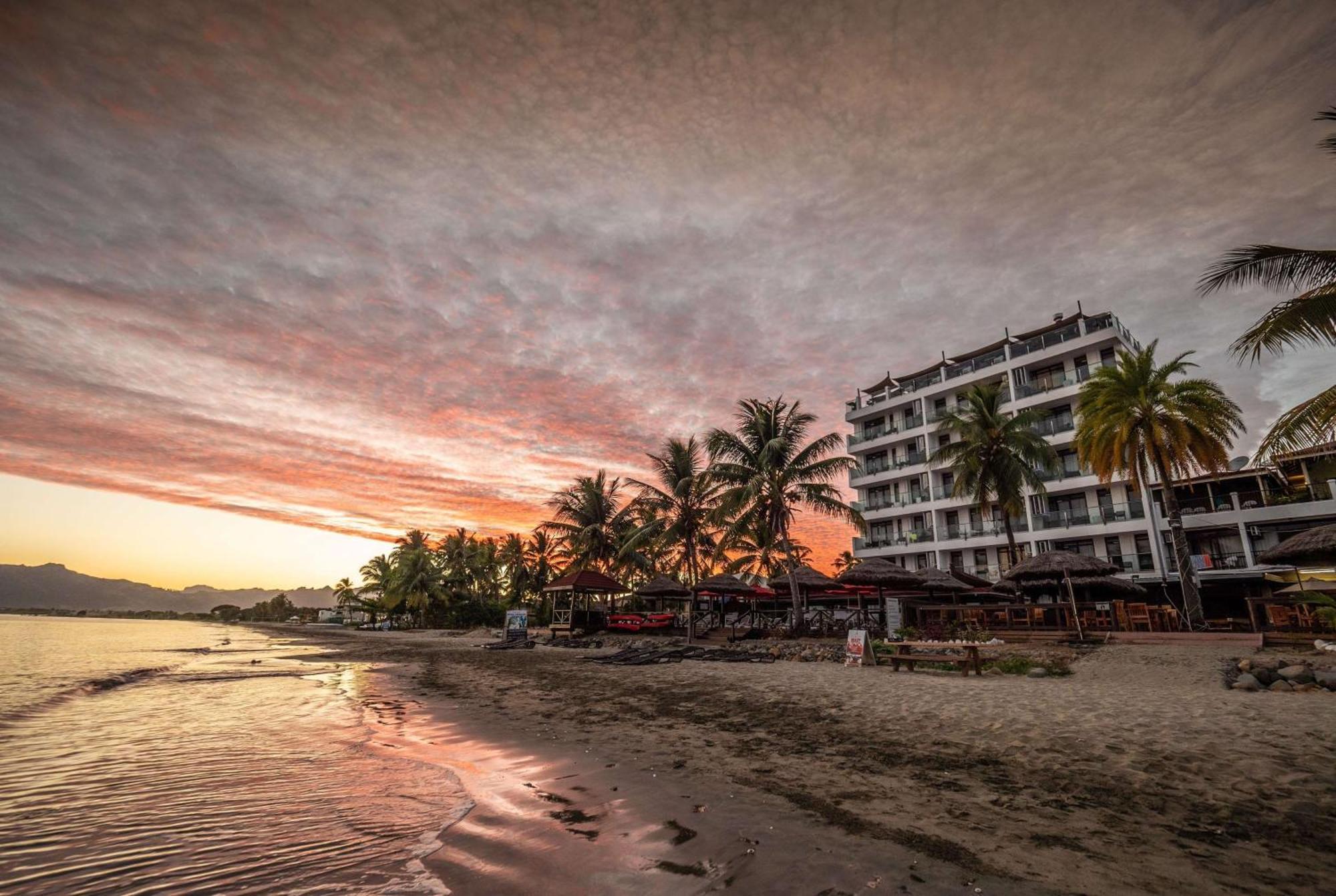 Ramada Suites By Wyndham Wailoaloa Beach Fiji Nadi Esterno foto